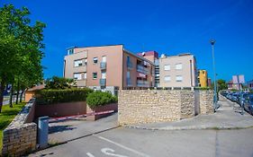 Apartment Dora Near Sea And Center With Private Garage